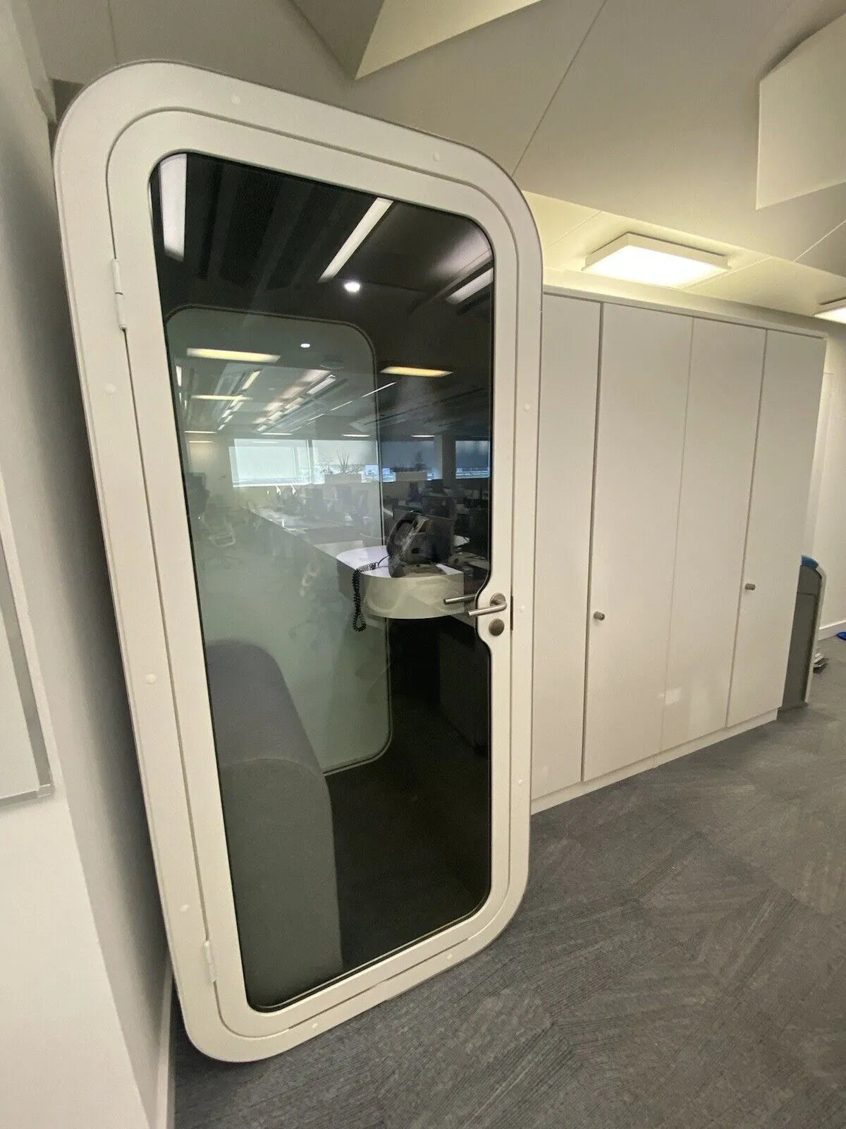 Framery Pods O acoustic single-person privacy workspace Pod