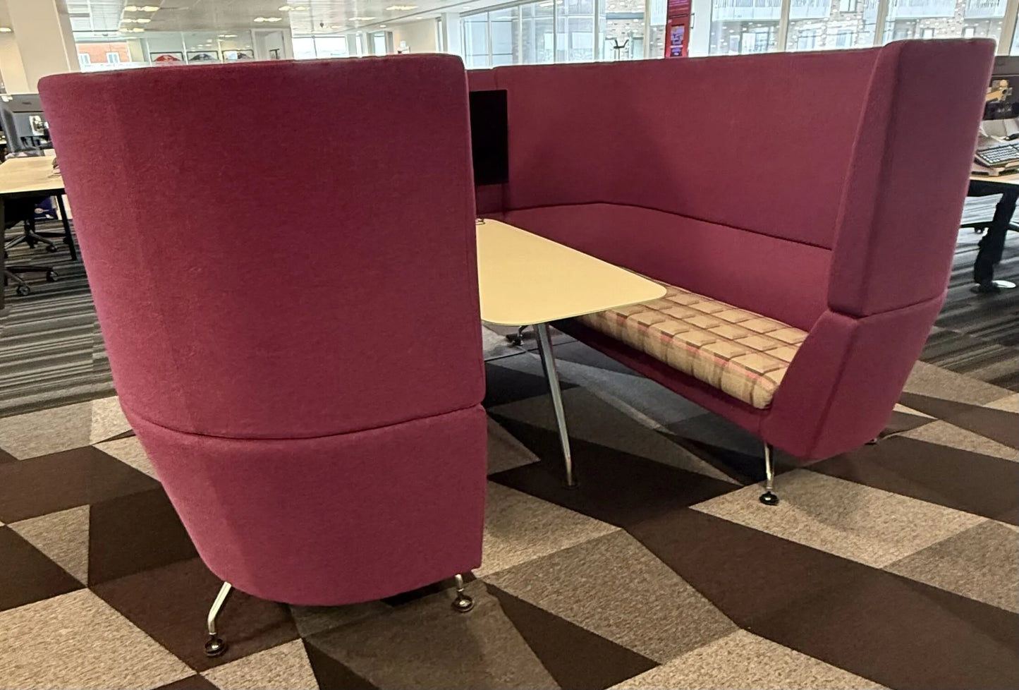 Orangebox CWTCH 6-Seater Collaborative Privacy Booth